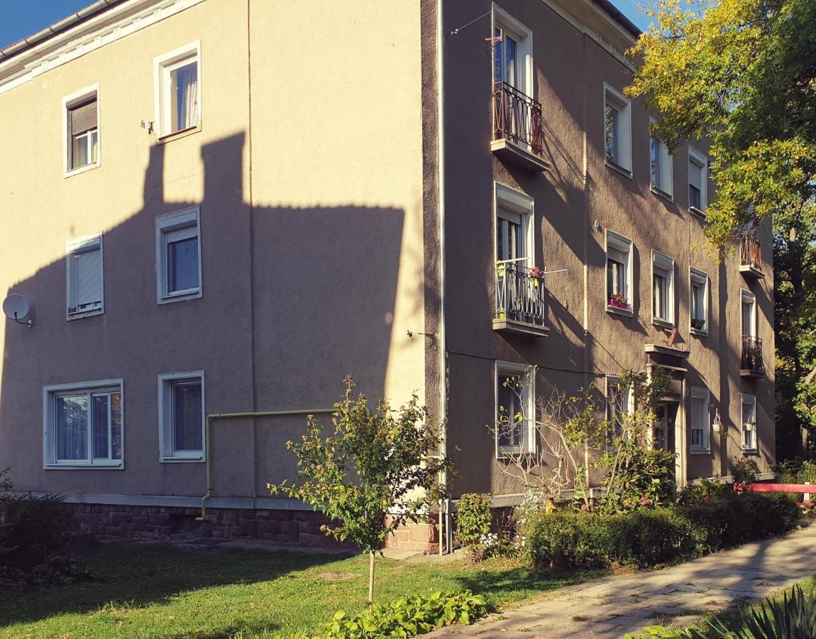 7Domb Apartman Komló Exteriör bild